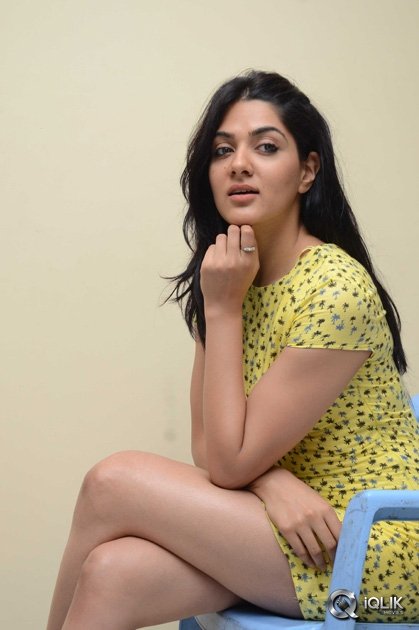 Sakshi-Chowdary-Interview-About-James-Bond-Movie